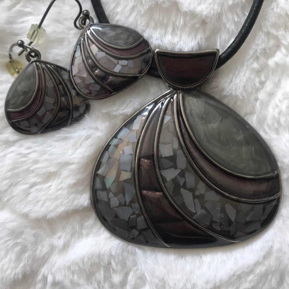 Women’s Necklace with matching earrings